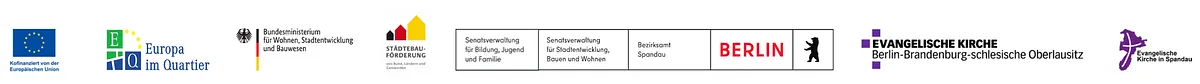 Logos der Fördergeber: Europäische Union (kofinanziert), Europa im Quartier, Bundesministerium für Wohnen, Stadtentwicklung und Bauwesen, Städtebauförderung von Bund, Ländern und Gemeinden, Senatsverwaltung für Bildung, Jugend und Familie, Senatsverwaltung für Stadtentwicklung, Bauen und Wohnen, Bezirksamt Spandau, Berlin, Evangelische Kirche Berlin-Brandenburg-schlesische Oberlausitz, Evangelische Kirche in Spandau